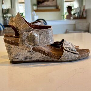 Taos Carousel 2 - Stone Floral